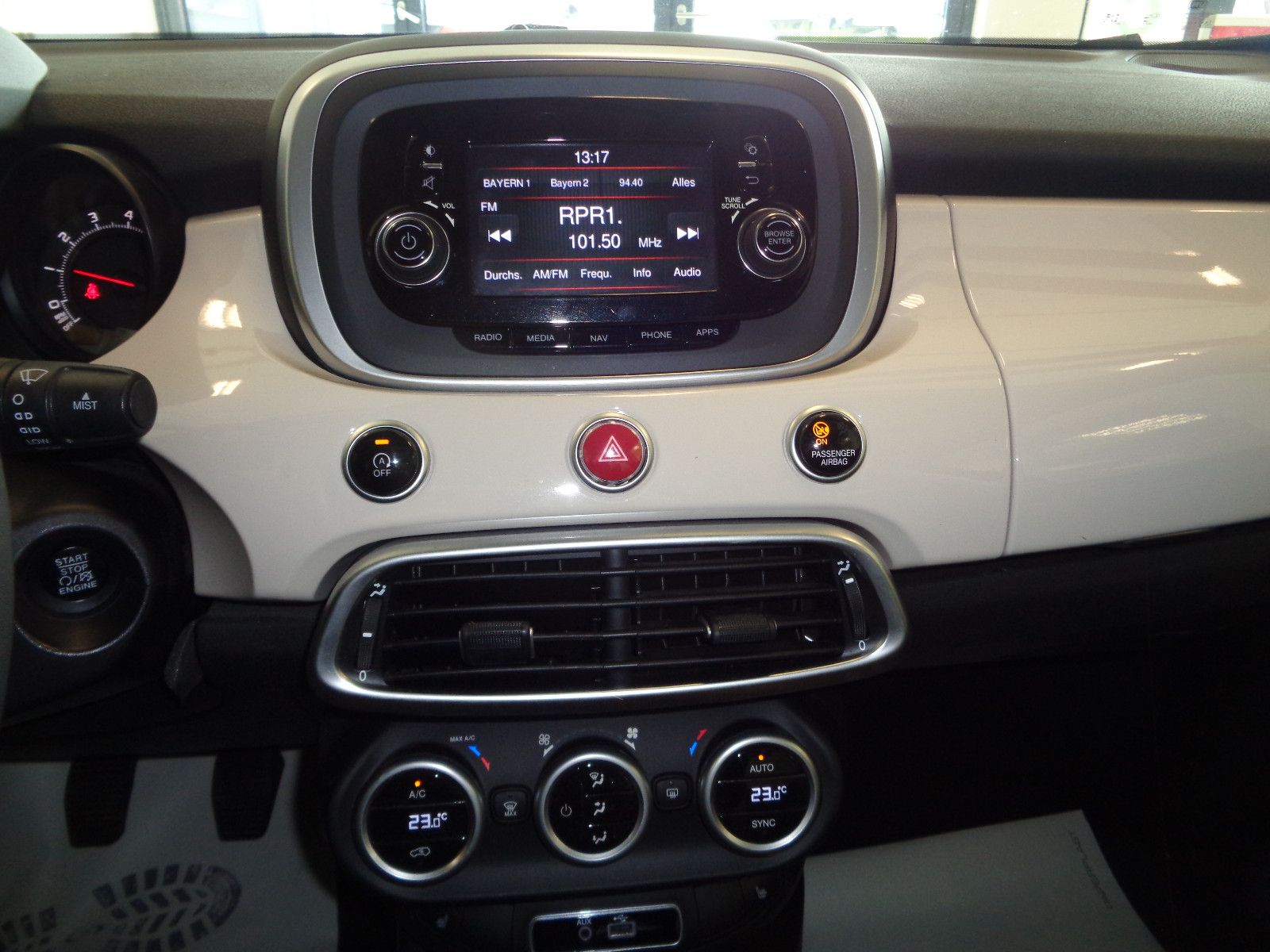 Fahrzeugabbildung Fiat 500X Lounge / Navi / XENON / KAMERA