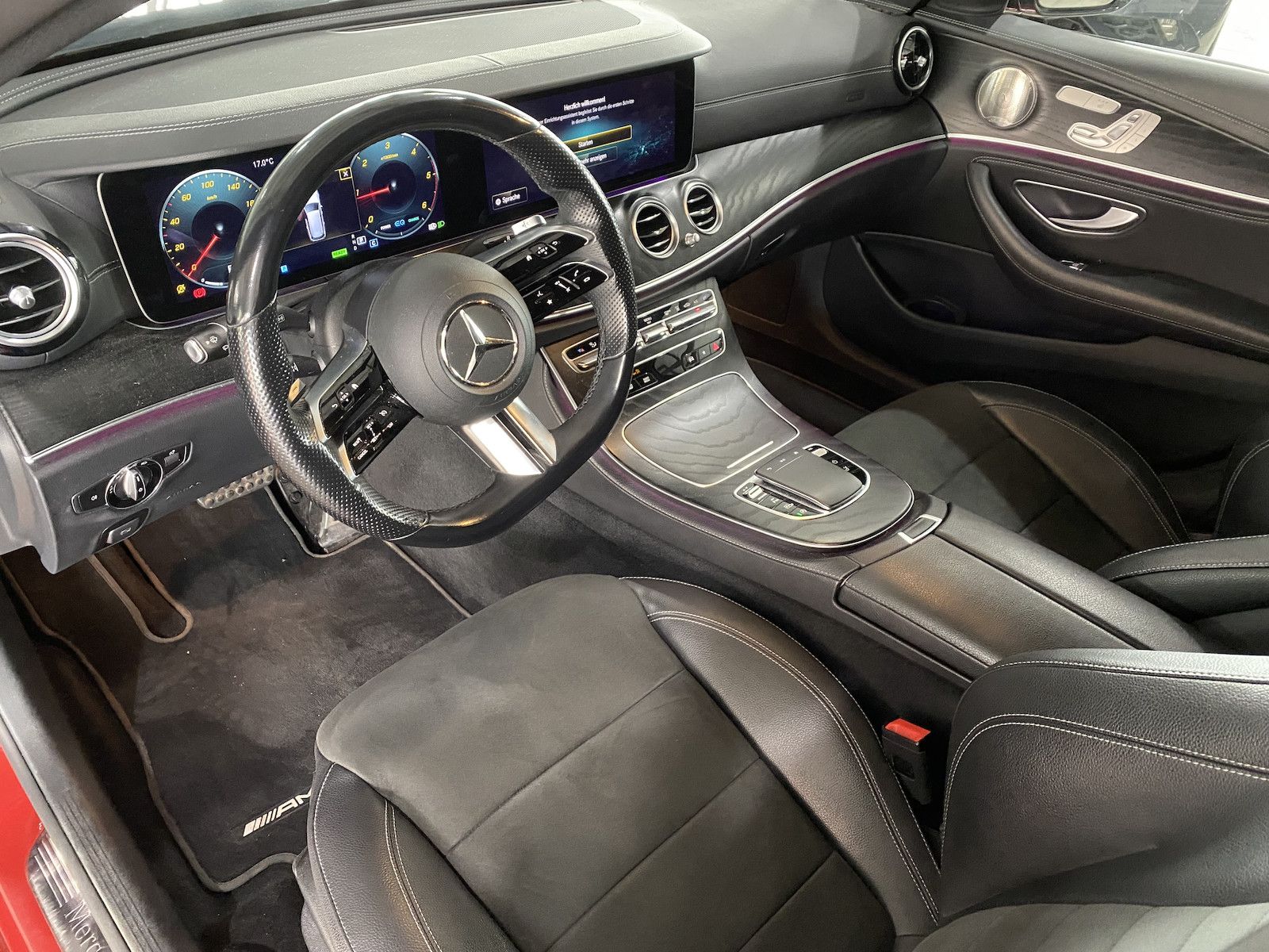 Fahrzeugabbildung Mercedes-Benz E 220 d T AMG/PANO/STHZG/´20/DIS/BUR/AHK/