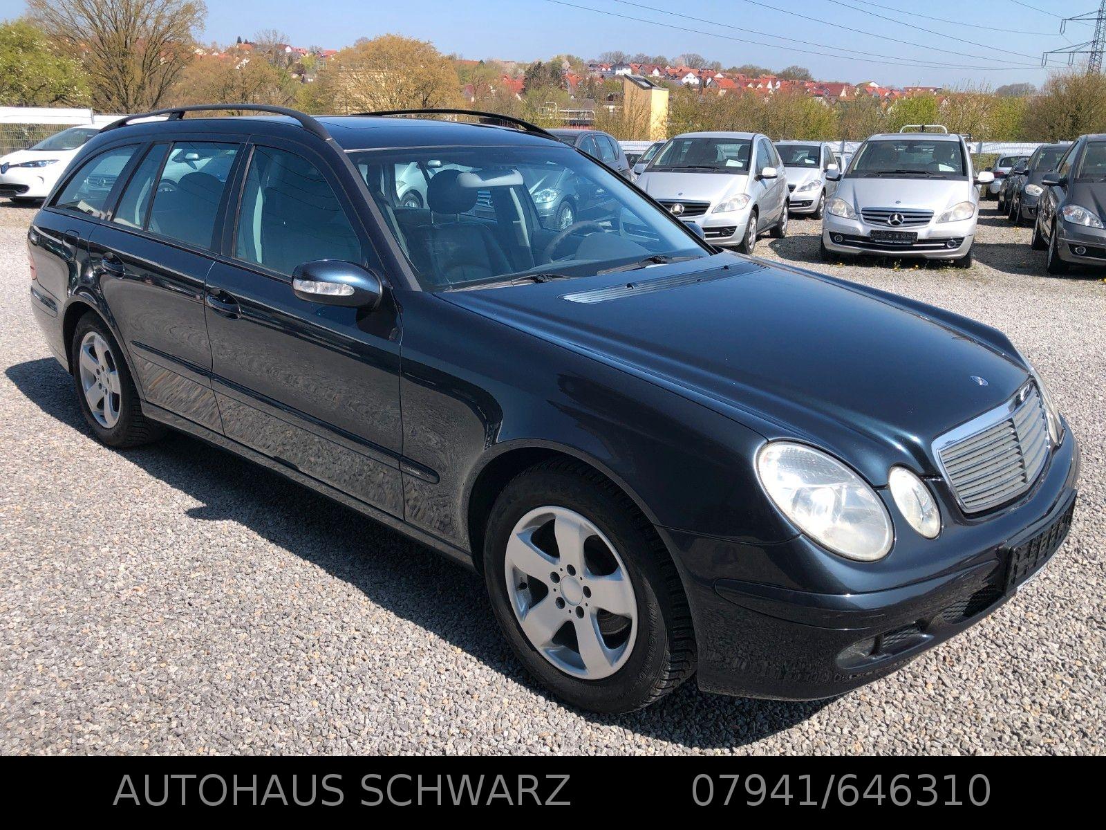 Mercedes-Benz E220 2004 — вигляд ззаду