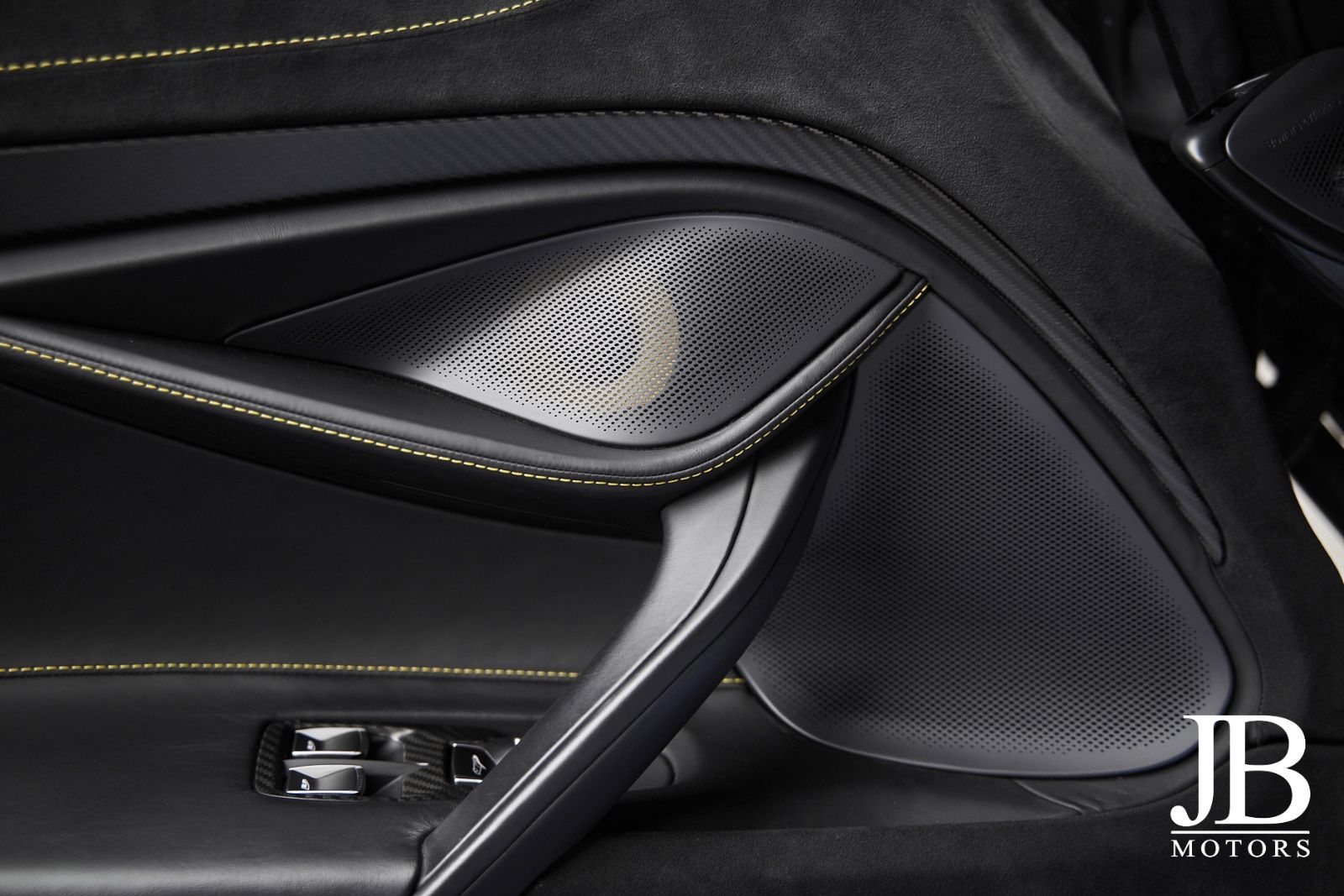 Fahrzeugabbildung McLaren 720s Spider MSO Carbon B&W Sound Lift Novitec