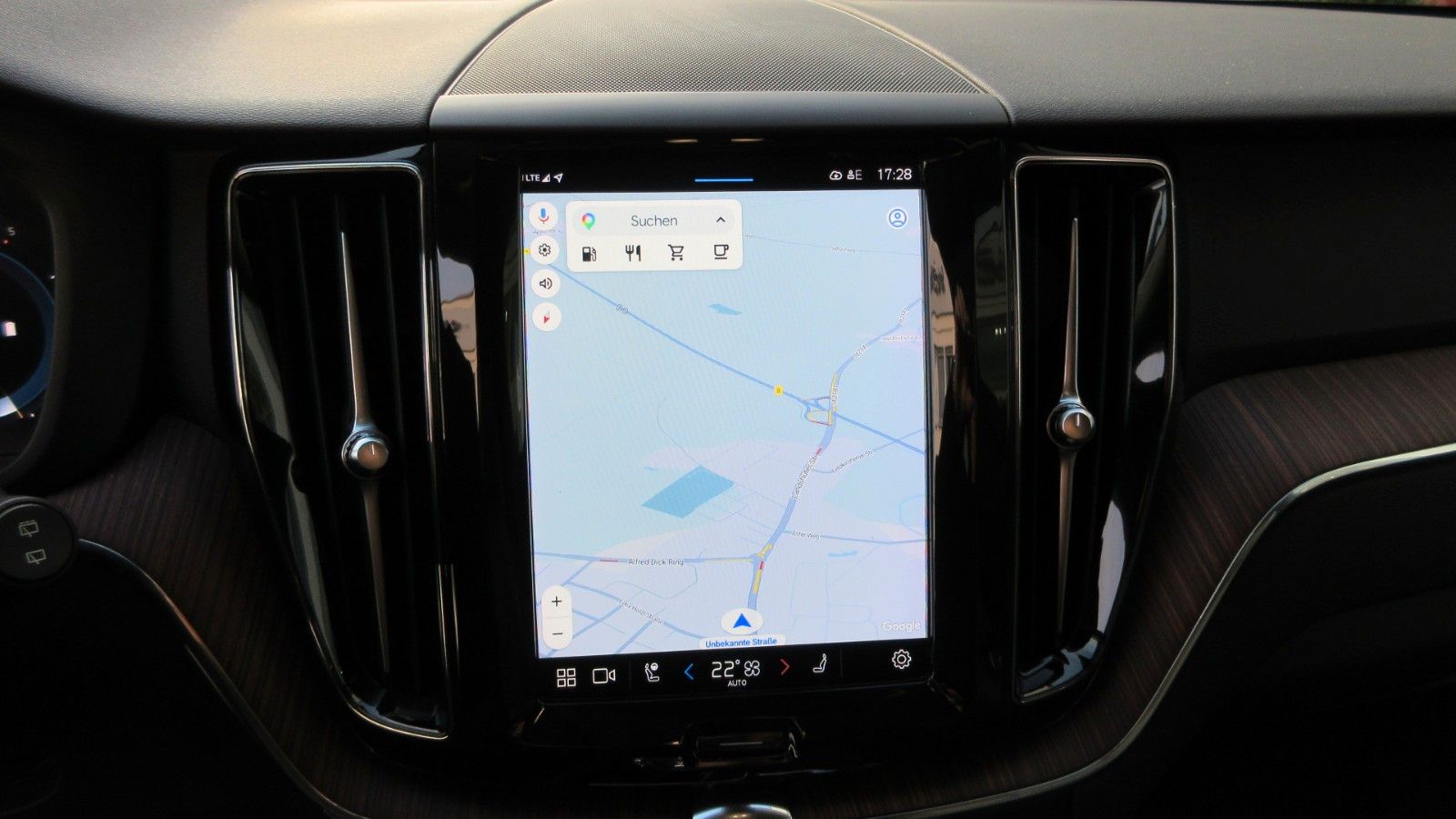 Fahrzeugabbildung Volvo XC 60 B4 Plus Bright 2WD