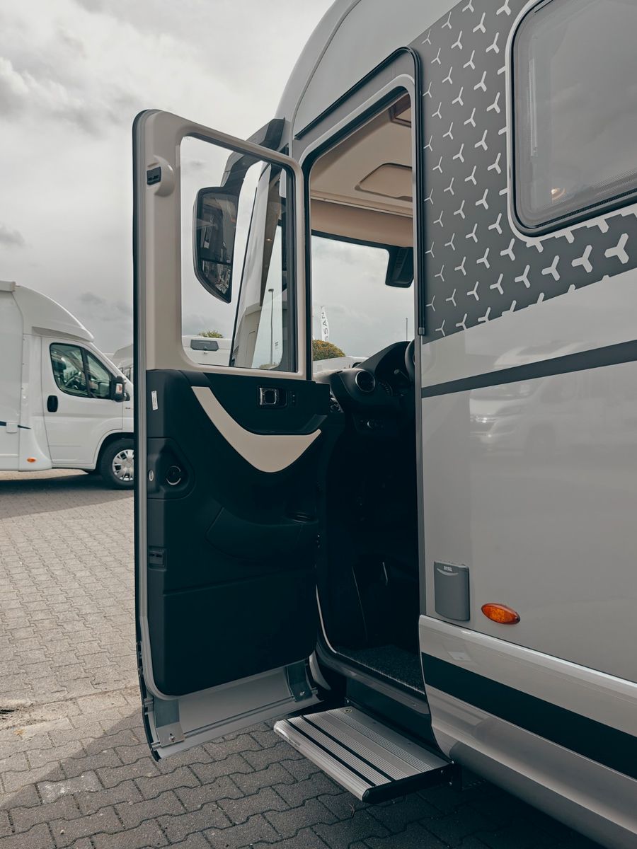 Fahrzeugabbildung HYMER / ERIBA / HYMERCAR B-KLASSE ML I 790 BLACKLINE