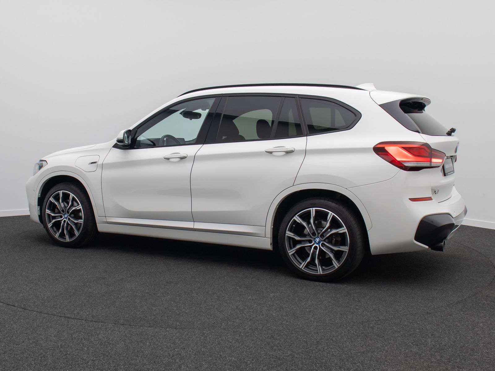 Fahrzeugabbildung BMW X1 xD25e M Sport Kamera HUD DAB H/K Komfort 19"