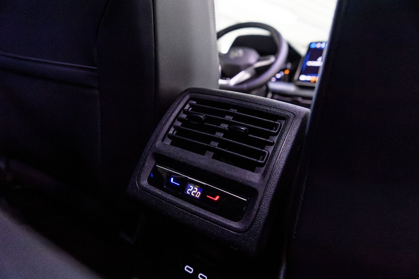 Fahrzeugabbildung Volkswagen Golf VIII GOAL 1.5 eTSI DSG +LED +Kamera +SHZ