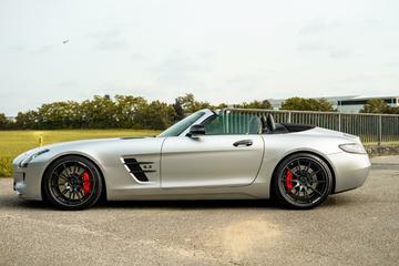 صورة 5 لـ 2013 Mercedes-BENZ SLS AMG