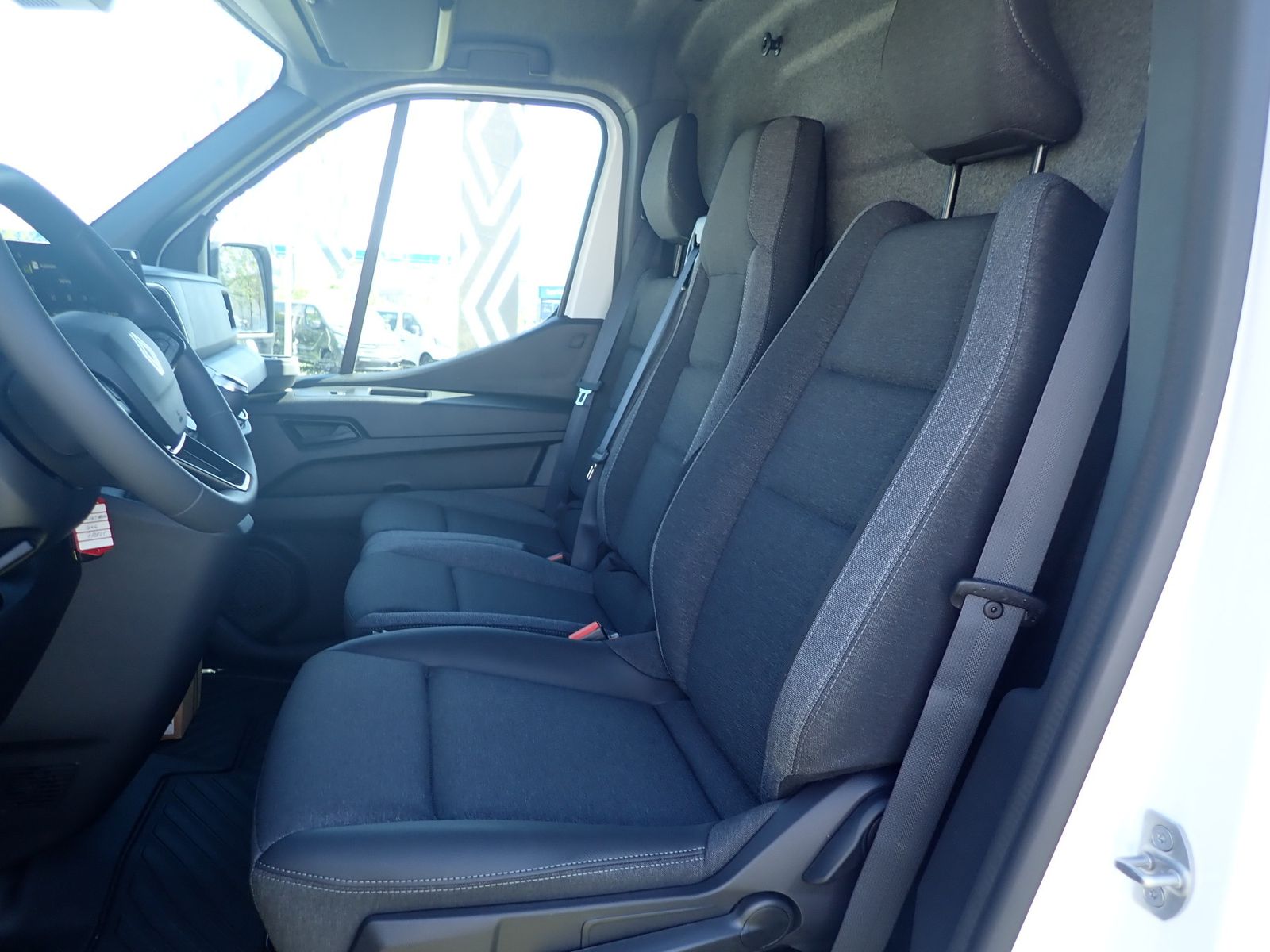 Fahrzeugabbildung Renault Master Kastenwagen FWD Kasten extra L2H2 3,5t Bl