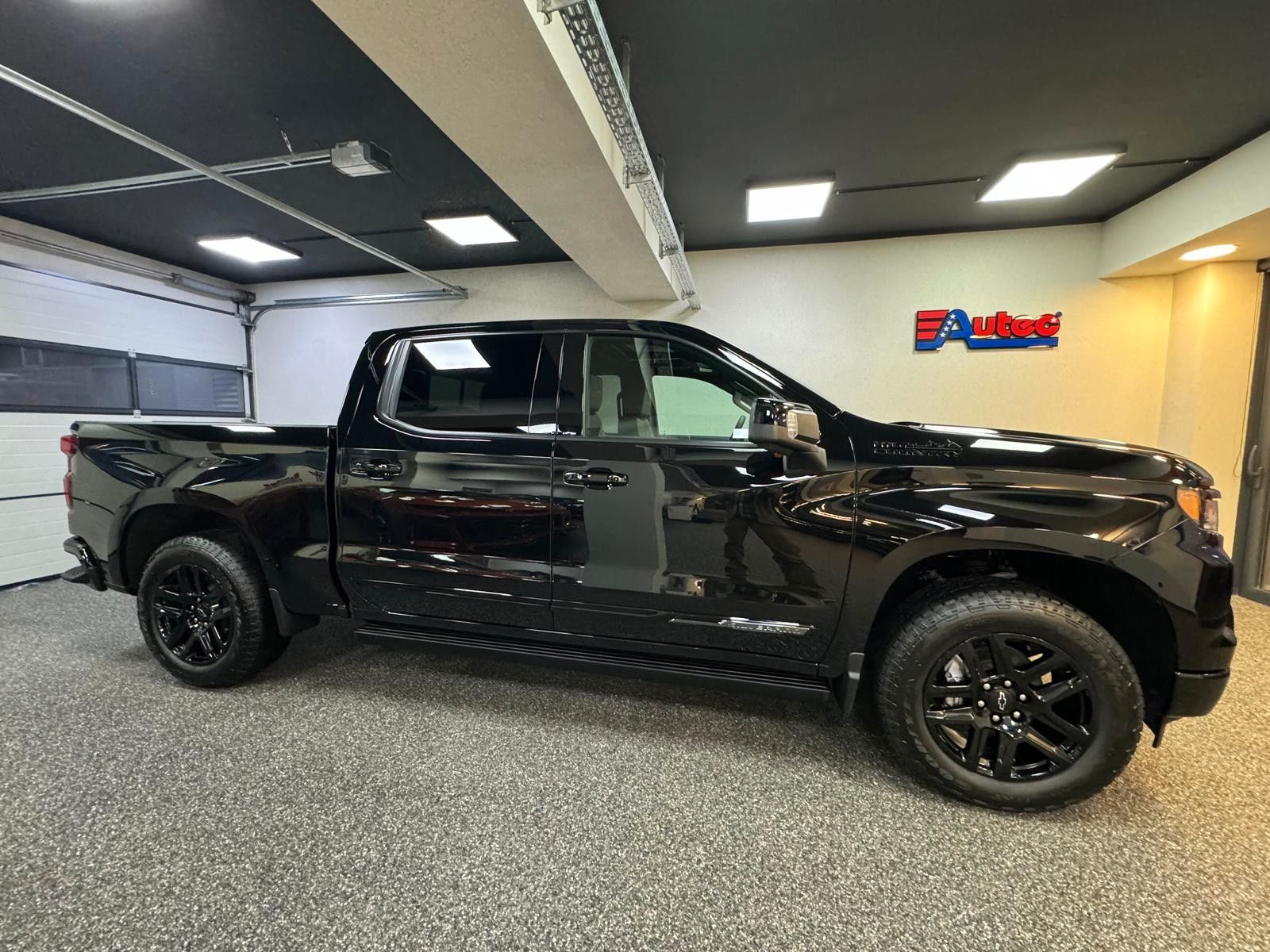 Fahrzeugabbildung Chevrolet 26 SILVERADO MIDNIGHT HIGH COUNTRY 6.2L V8-4x4