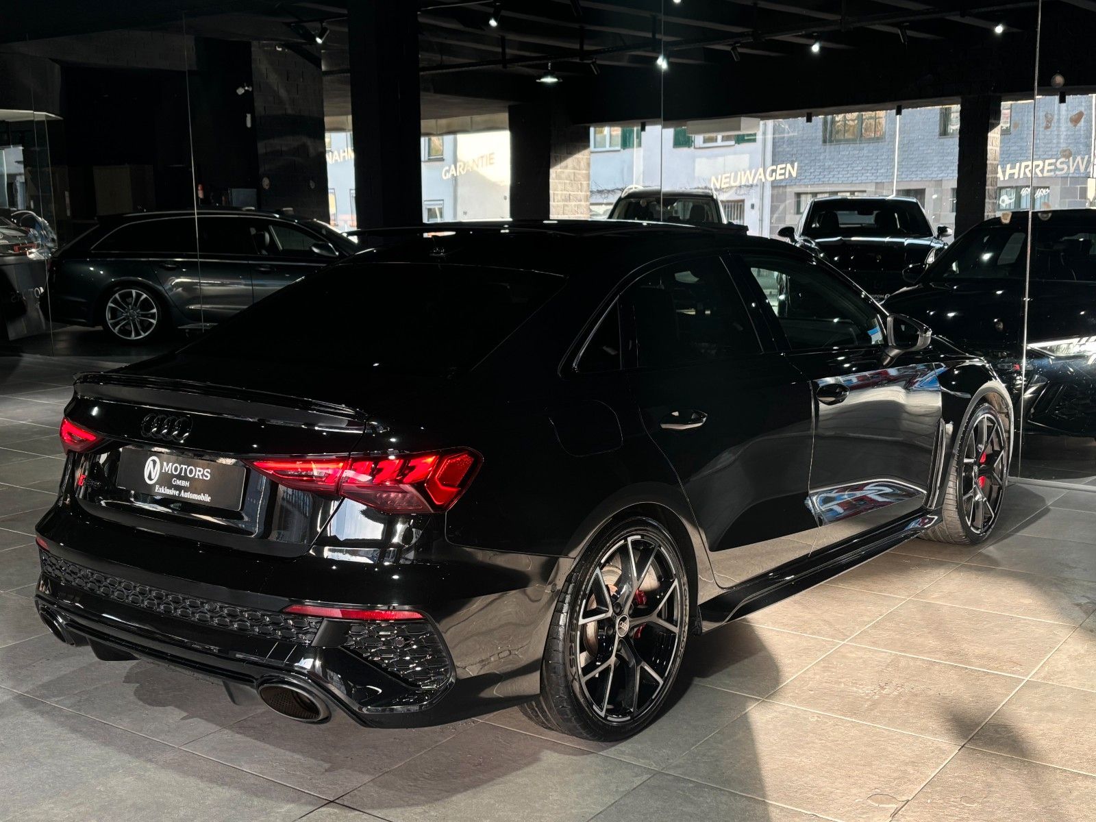 Fahrzeugabbildung Audi RS3 Lim. *Panorama*RS-Sitze*Carplay*SportAuspuff