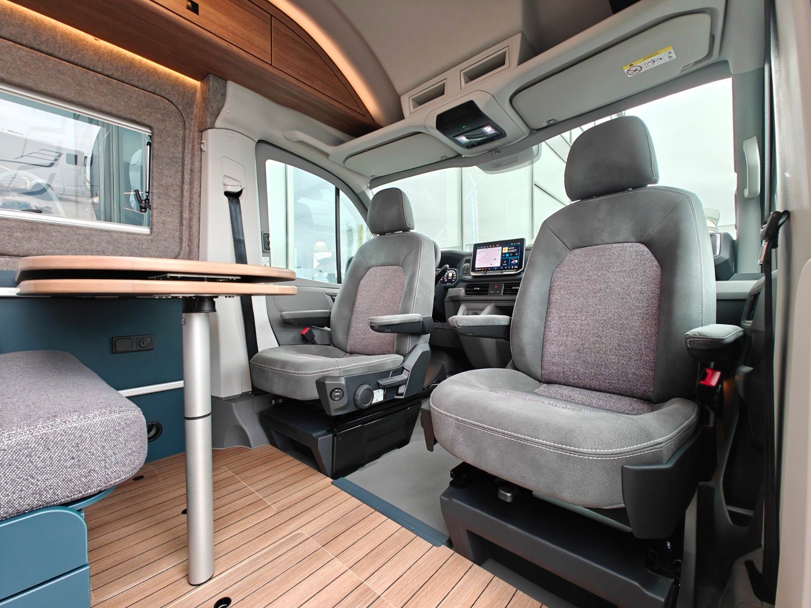 Fahrzeugabbildung HYMER / ERIBA / HYMERCAR CAR 600 - 18" A/T, Markise, AHK, VW Facelift! -