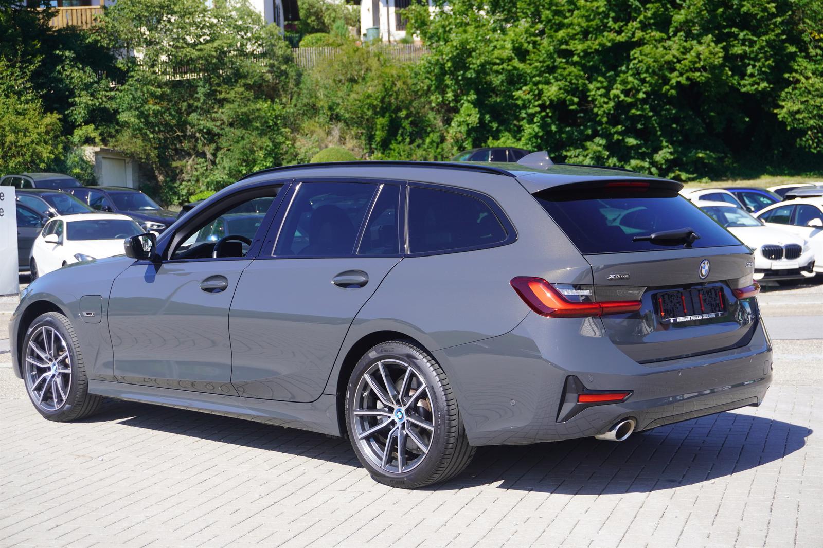 BMW 320e xDrive Touring Sport-Line Glasdach eSitze K