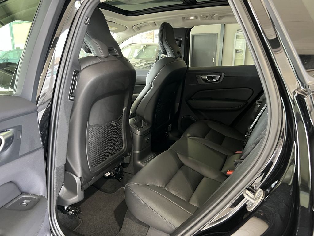 Volvo XC60 T6 Plus Dark Recharge AWD ACC Kamera Leder