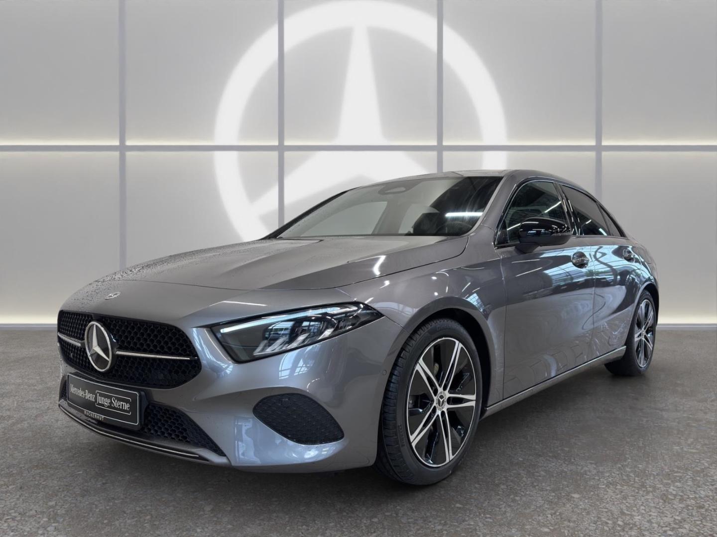 Mercedes-Benz A 200 PROGRESSIVE LINE ADVANCED NIGHT+AHK+KAMERA