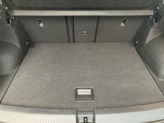Fahrzeugabbildung Volkswagen T-ROC 1.5 TSI DSG 110 KW "STYLE" AHK NAVI LED-PL