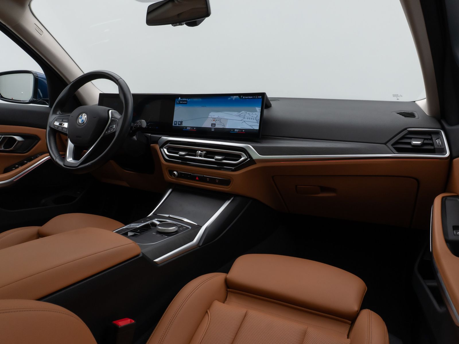 Fahrzeugabbildung BMW 320d xD  Panorama HUD DAB AHK Alarm PDC Sport