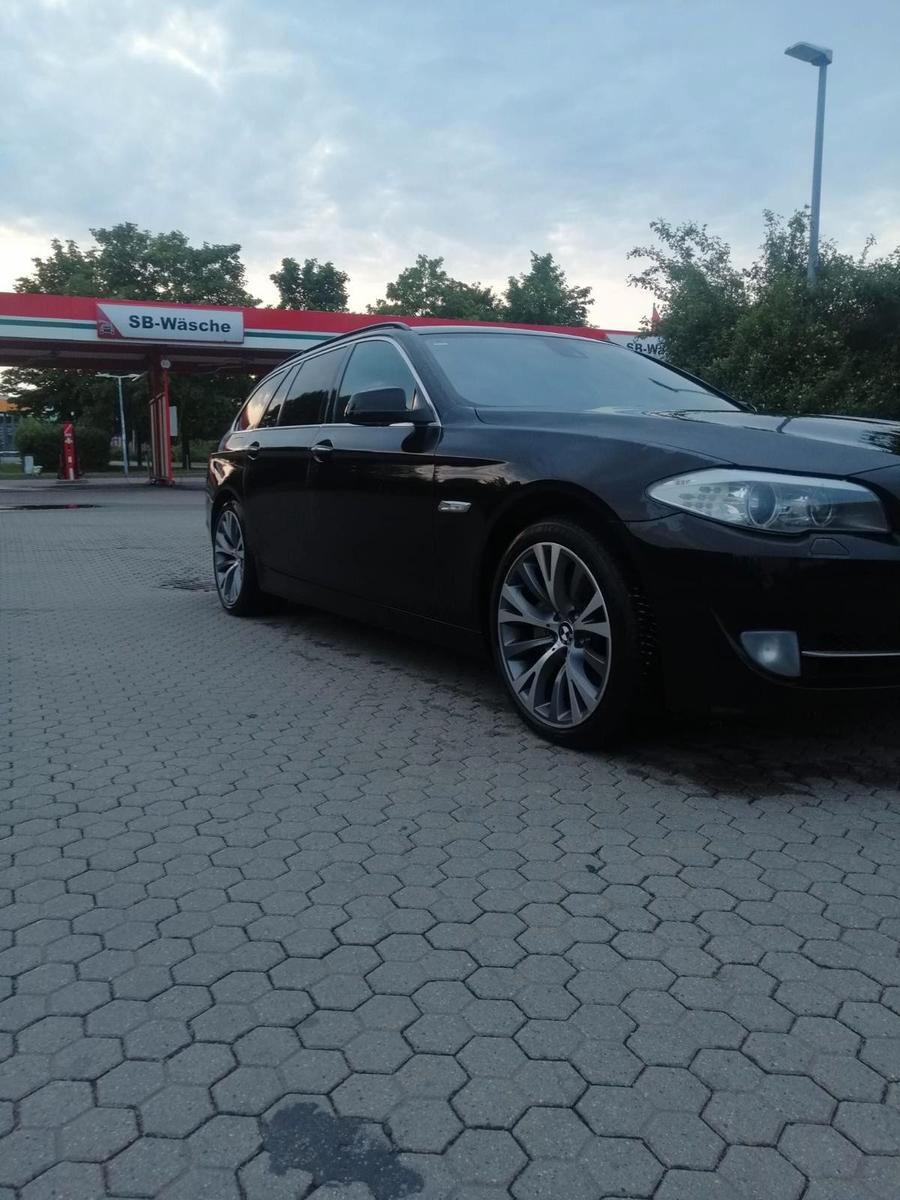 BMW 535 2011 — вигляд ззаду