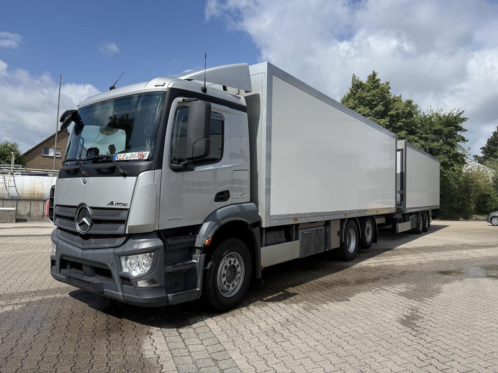 Mercedes-Benz Antos 2543 6x2 Kühlkoffer + 2-Achs Tandem Anh.