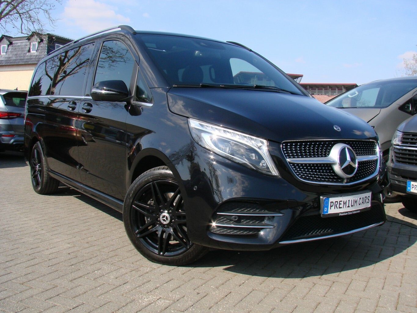 MERCEDES-BENZ V 300 d AMG 4Matic Pano Burmester Distronic LED 