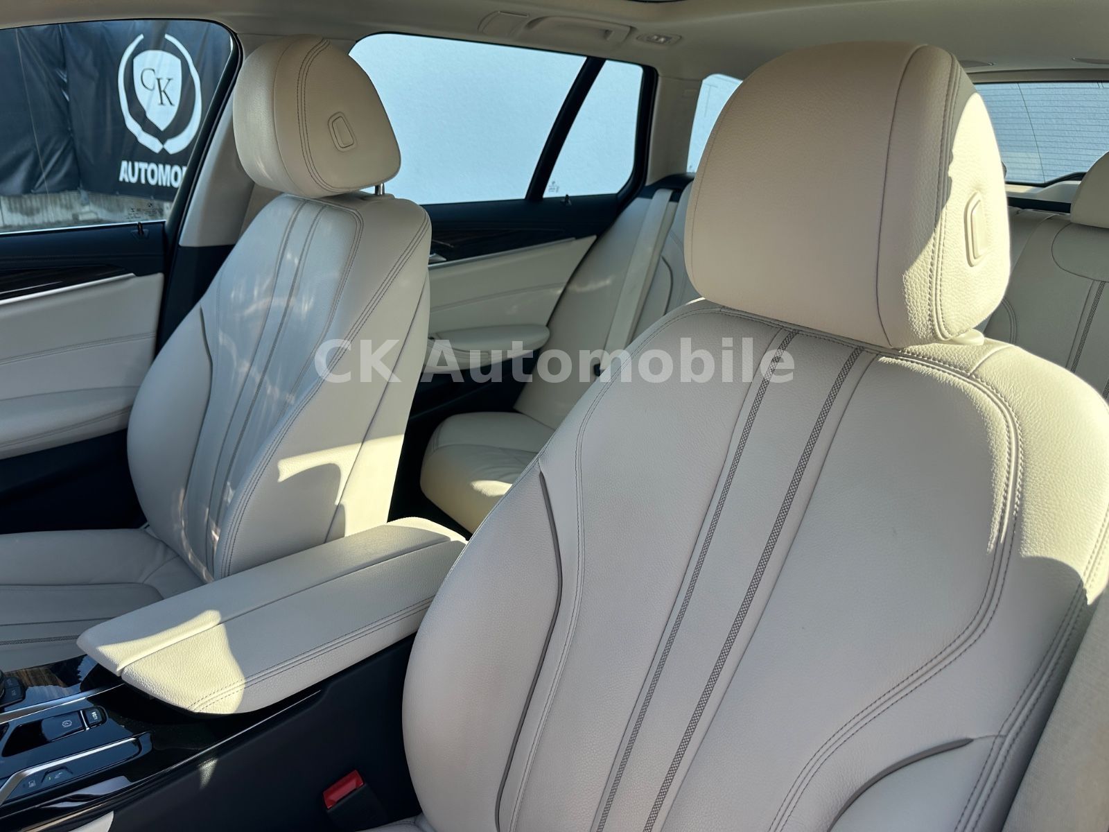 Fahrzeugabbildung BMW 530e xDrive Touring Luxury Line/Pano/LED/Kam/AHK