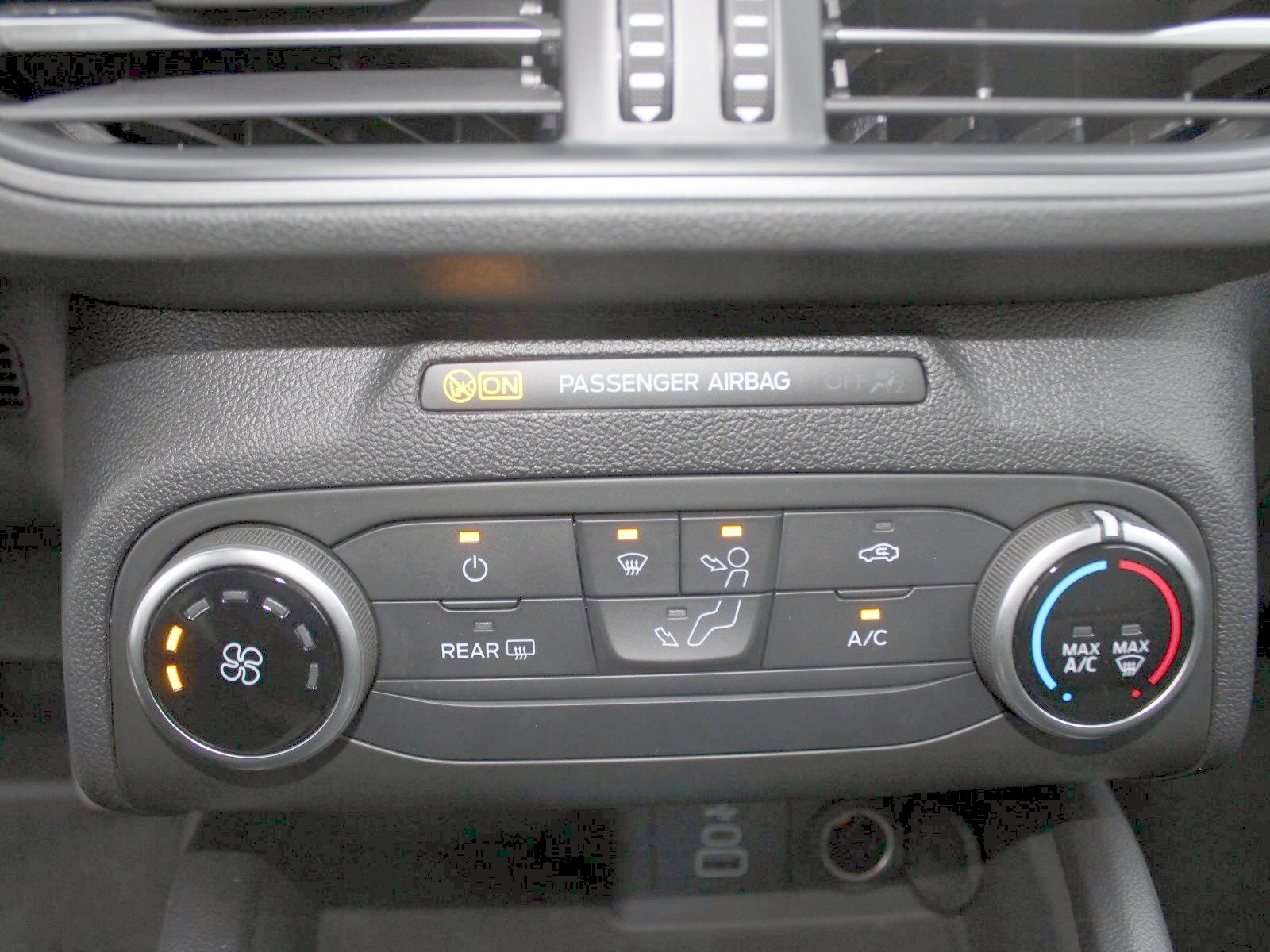 Fahrzeugabbildung Ford Focus Cool & Connect 1,5 EcoBlue
