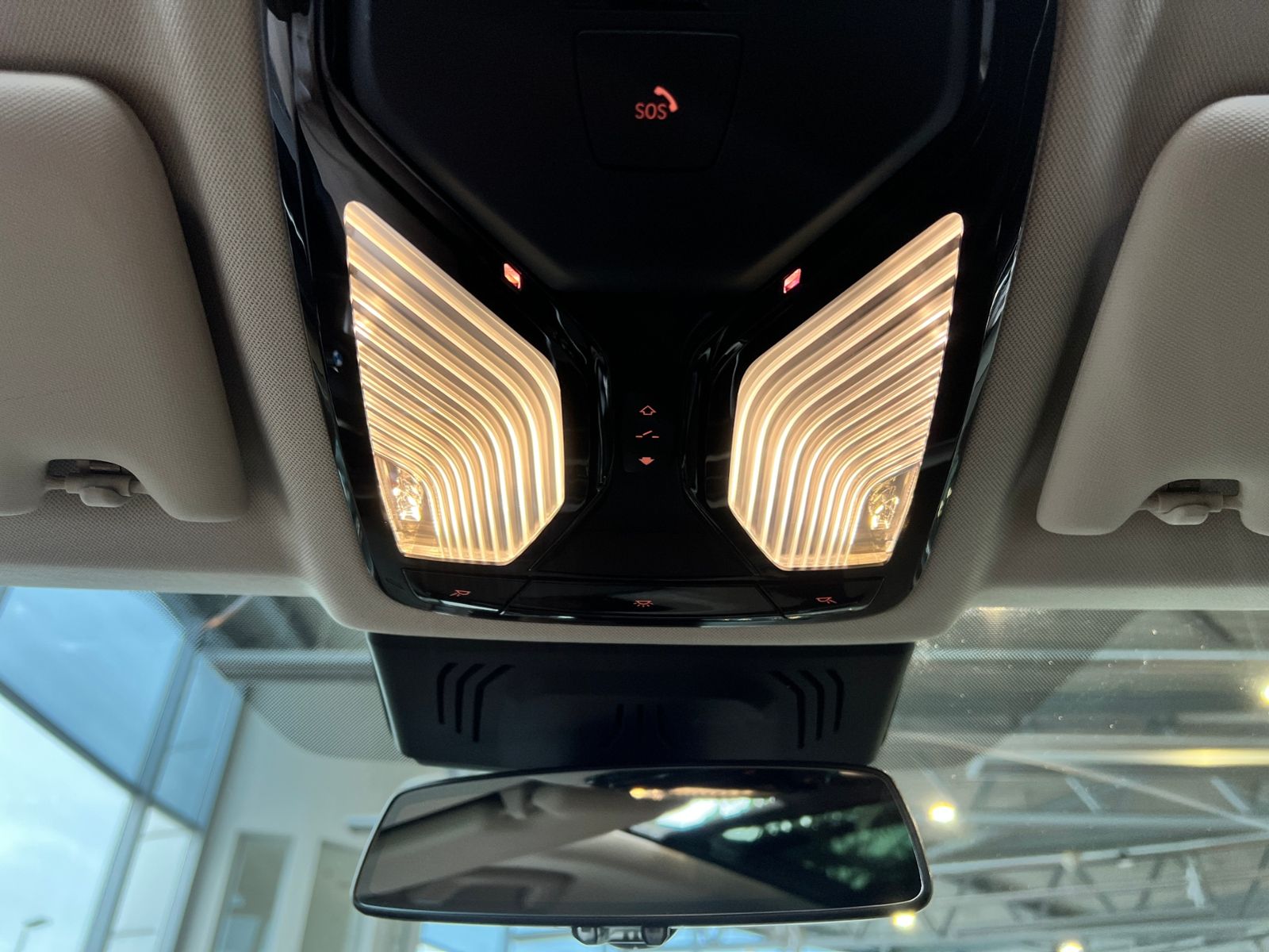 Fahrzeugabbildung BMW 320i Touring Sport Line PANO ACC LASER RFK