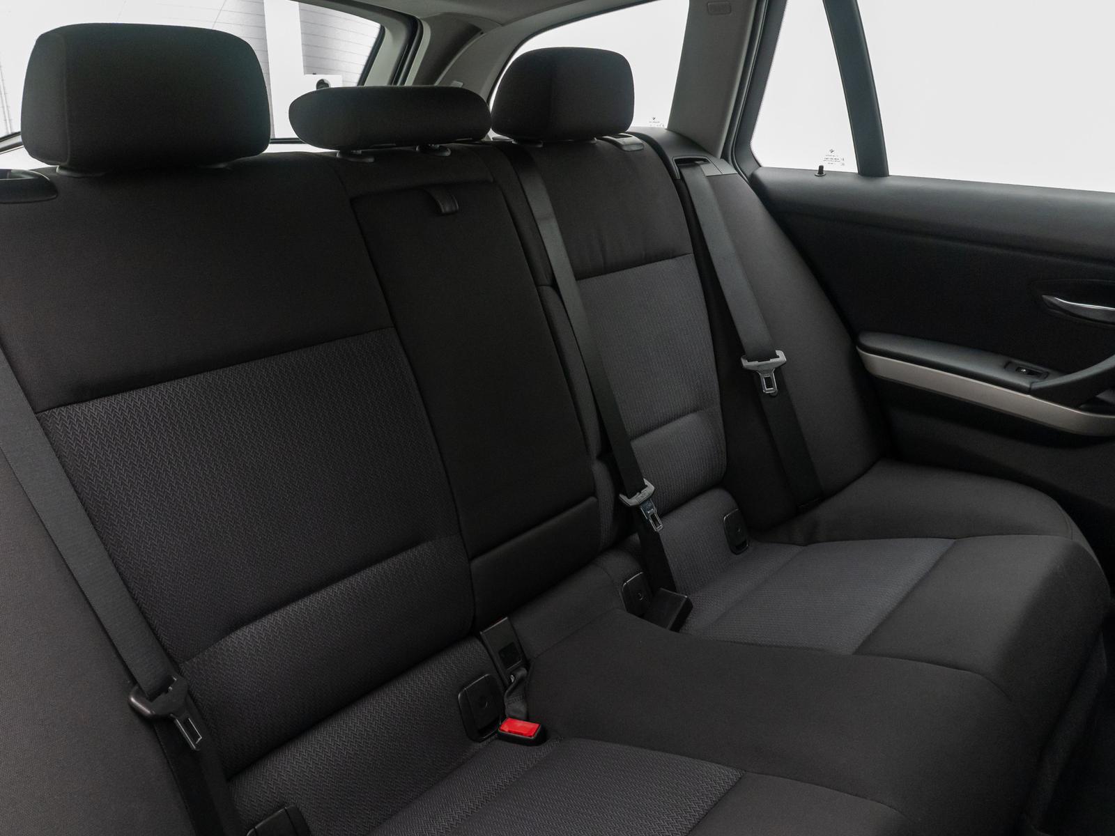 BMW 318 2012 — photo 27