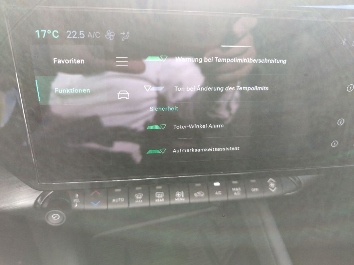 Fahrzeugabbildung Alfa Romeo Junior Elettrica SPECIALE 115kW - Technologie