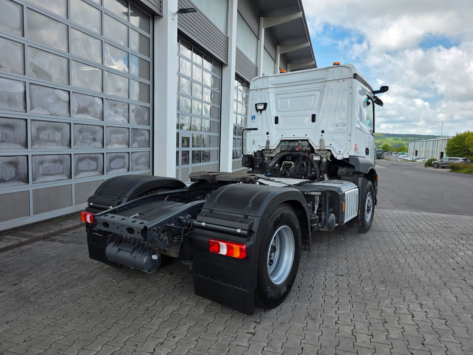Fahrzeugabbildung Mercedes-Benz Actros 1843 LS 4x4 HAD Kipphydraulik 4 STÜCK