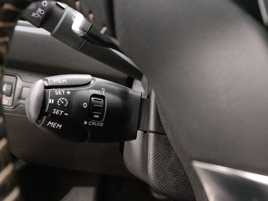 Fahrzeugabbildung Peugeot 308 Active 1.2T NAVI/LED/PDC/ALU/TEMPOMAT