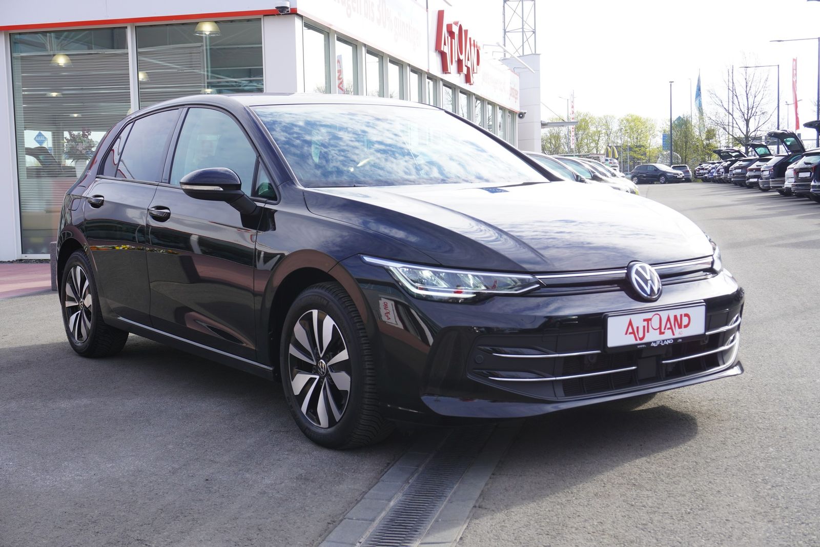 Volkswagen Golf VIII 1.5 eTSI Goal DSG LED Navi App-Connect imagem 3
