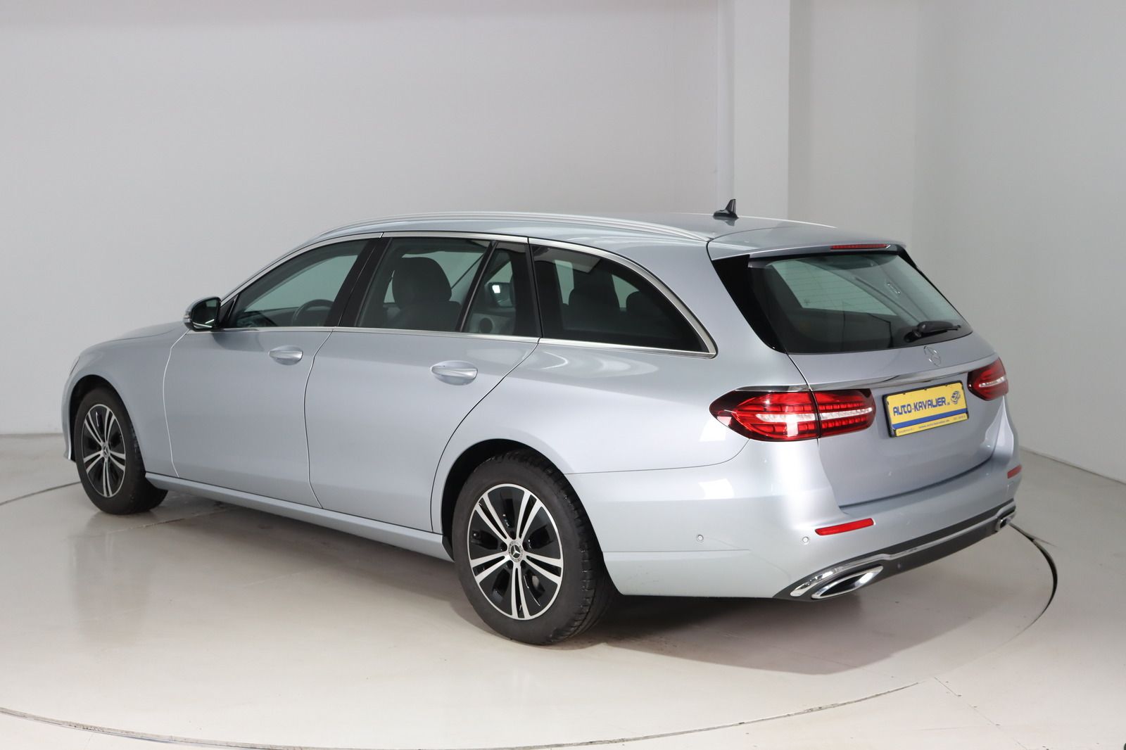 Fahrzeugabbildung Mercedes-Benz E 220 T d  * LED * DAB * Widescreen