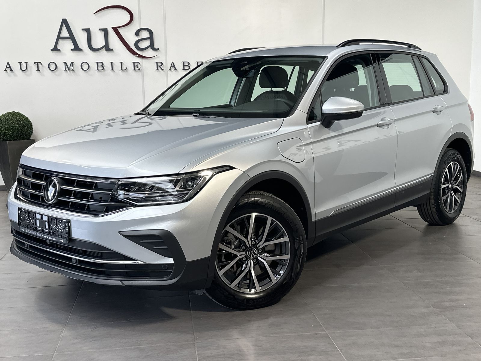 Fahrzeugabbildung Volkswagen Tiguan 1.4 TSI eHybrid Life NAV+LED+CARPLAY+ACC