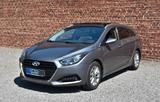 Hyundai i40 2.0 S.HEFT NAVI PANO TEMPOMAT R.CAM PDC - Hyundai i40 mit Benzin-Antrieb: Kombi, Automatik, 2.0