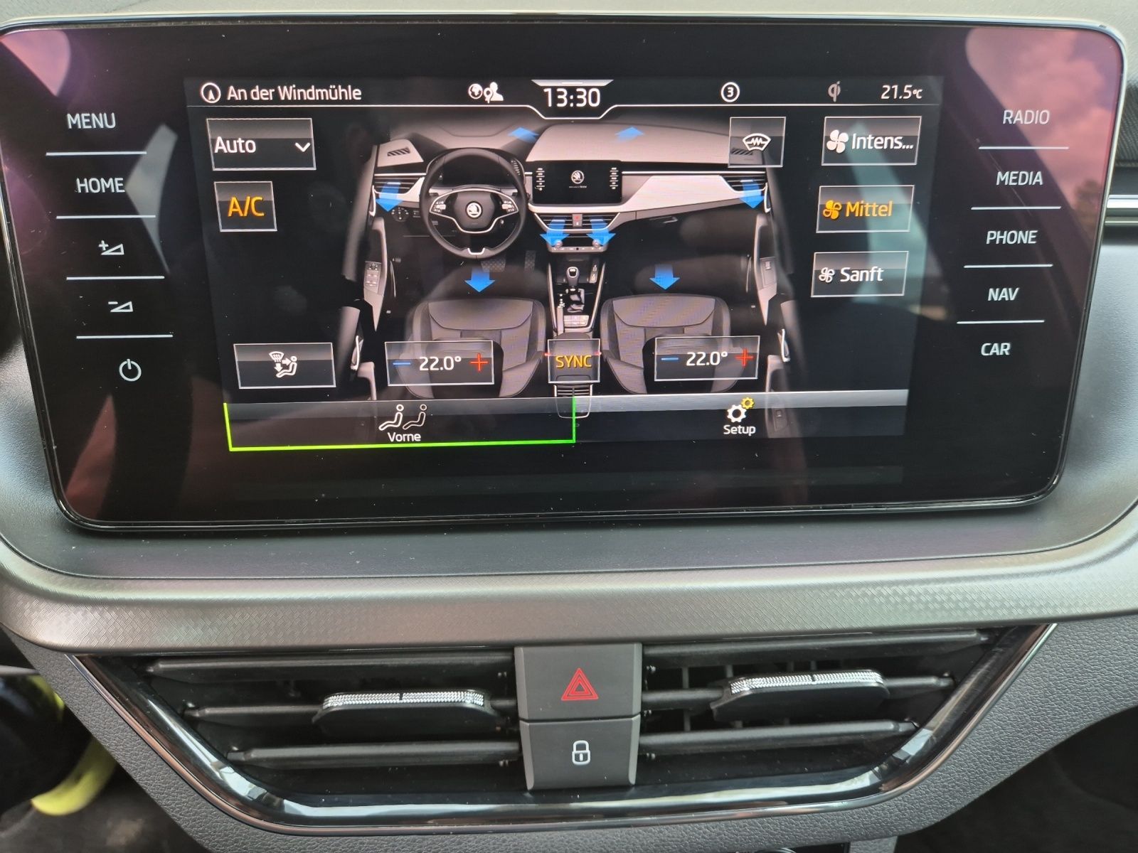 Fahrzeugabbildung SKODA Kamiq TSI Clever LED Navi AID GRA PDC SH LM