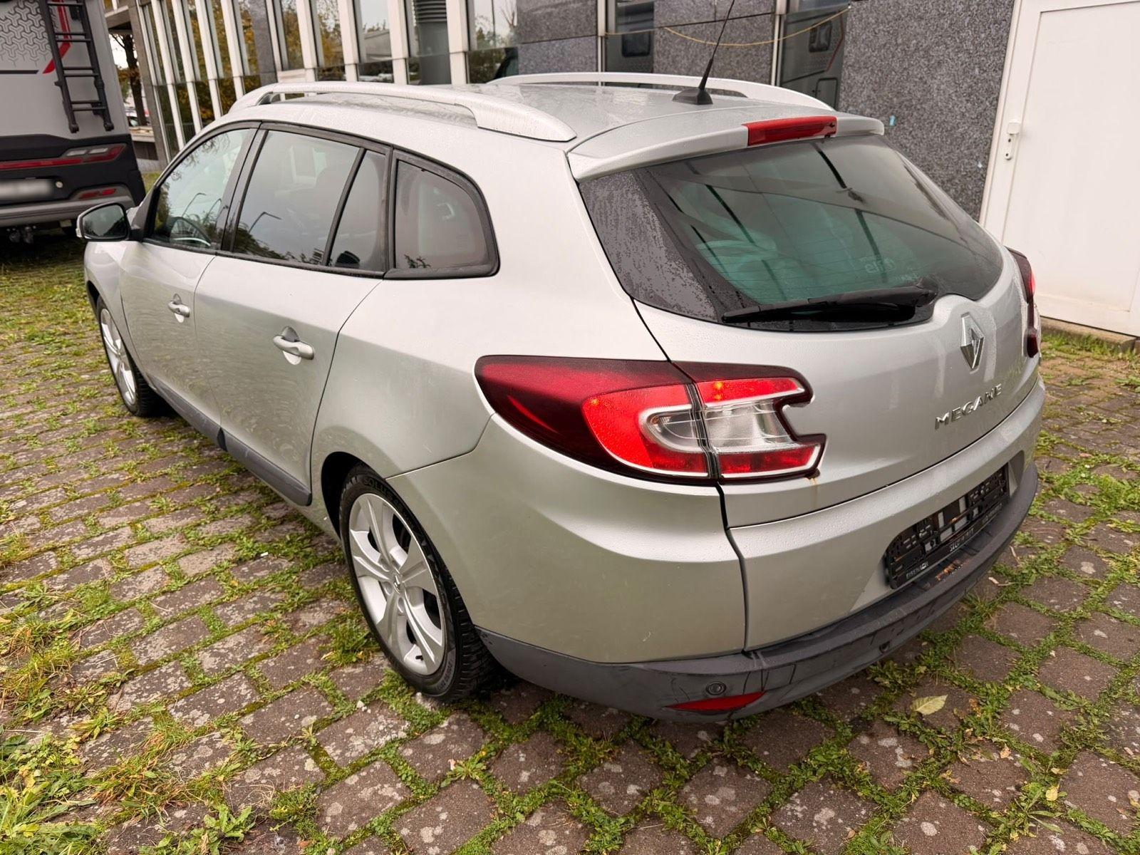 Renault Megane 2010 — interior