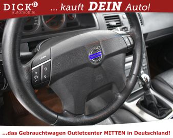 Fahrzeugabbildung Volvo XC90 D5 AWD Momen 2-HAND+TOP+LEDER+SHZ+PDC+TEMP+