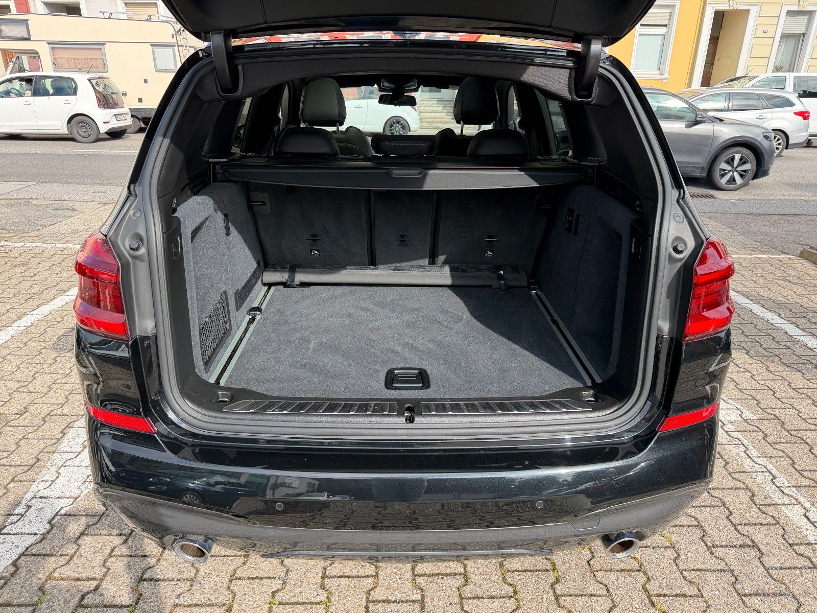 Fahrzeugabbildung BMW X3 xDrive 20 d M SPORT HUD AHK LEDER PANO D-KEY