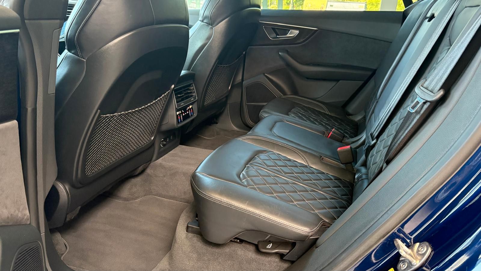 Fahrzeugabbildung Audi Q8 50 TDI s sitze raute, hud 22 zoll allradlenk