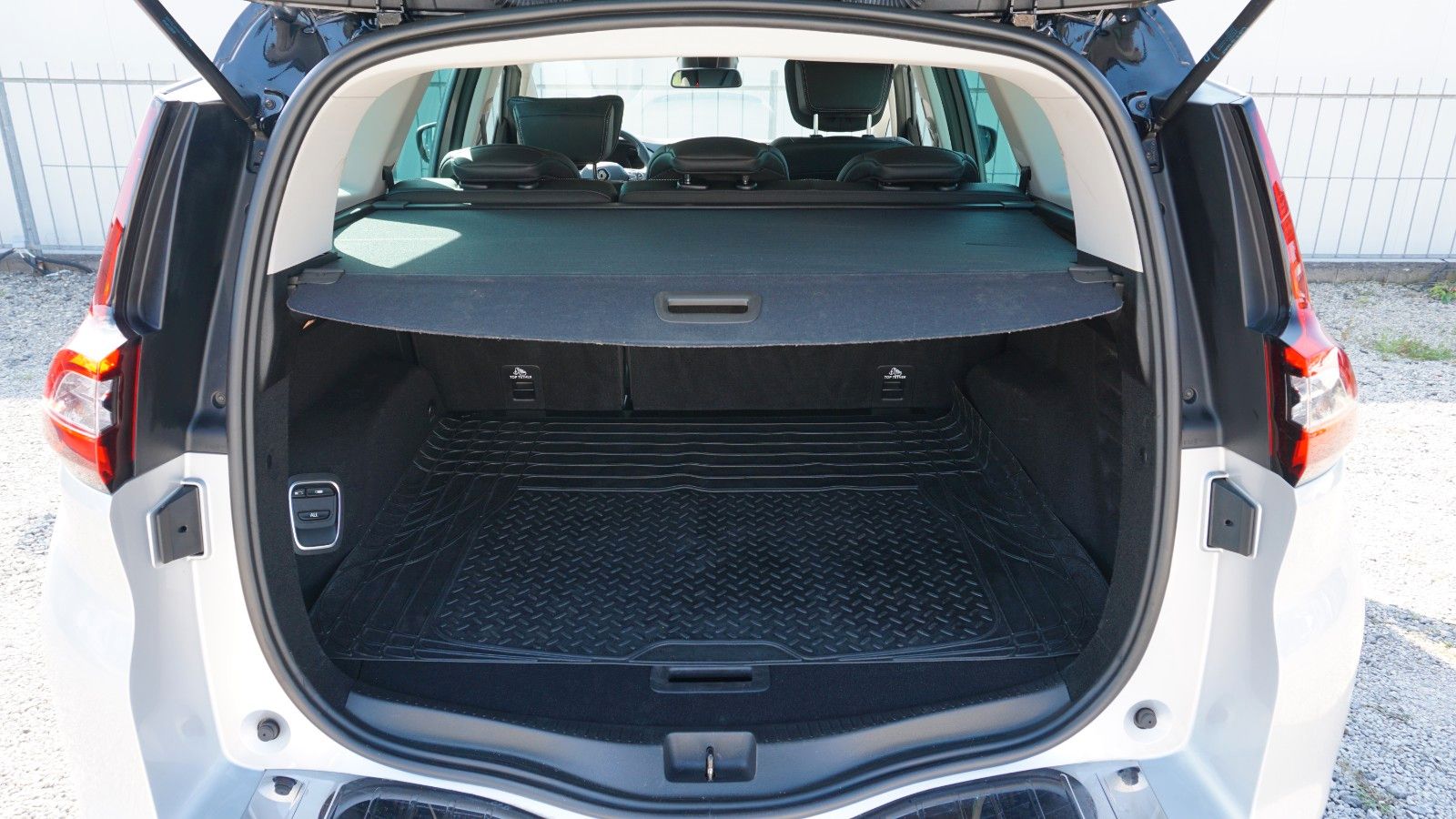 Fahrzeugabbildung Renault Renault Scenic IV Grand Techno, Kamera, LED