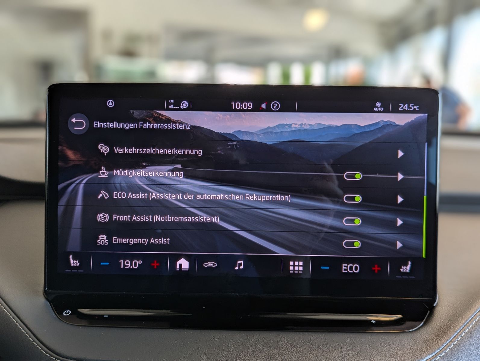 SKODA Enyaq 80 Sportline ACC Pano DCC Memory 360° HOD - Image 31
