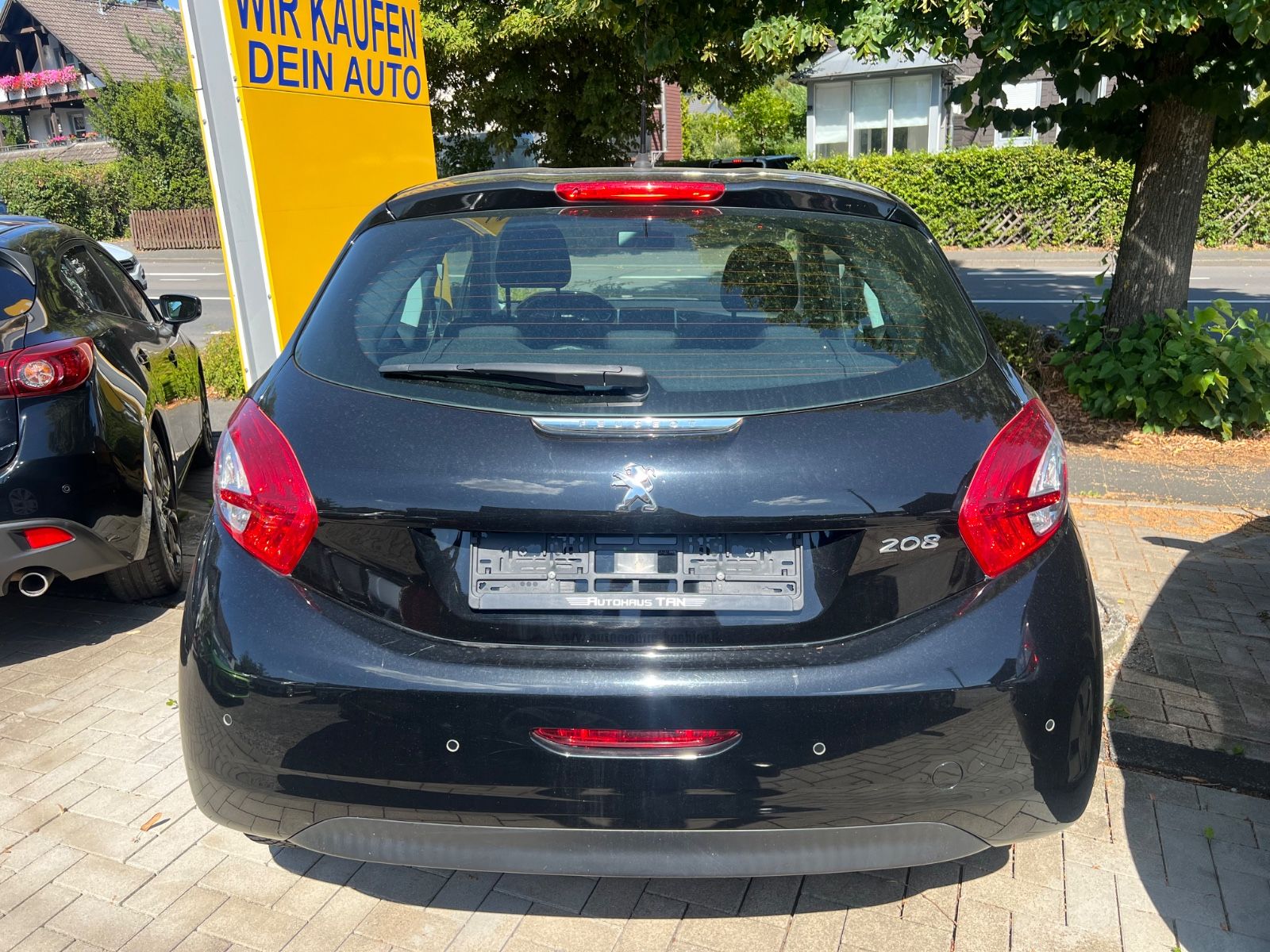 Fahrzeugabbildung Peugeot 208 Active * 1.HAND * TÜV & SERVICE NEU *