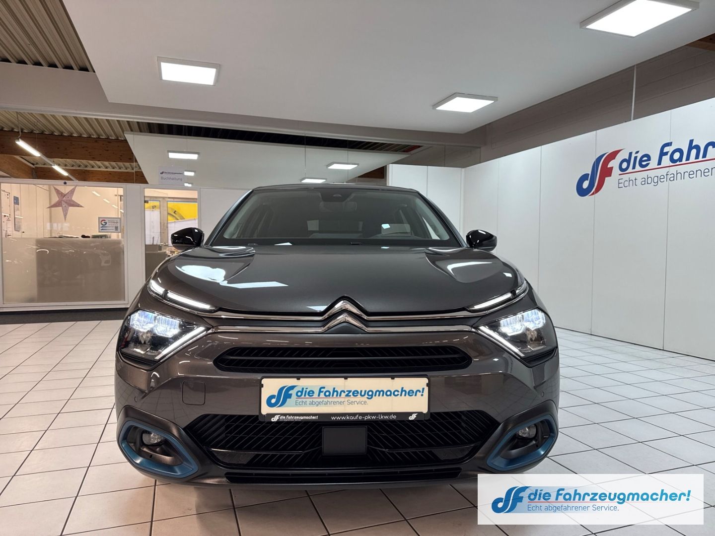 Fahrzeugabbildung Citroën C4 e- Shine HUD Navi 360 Kamera LED Apple CarPla