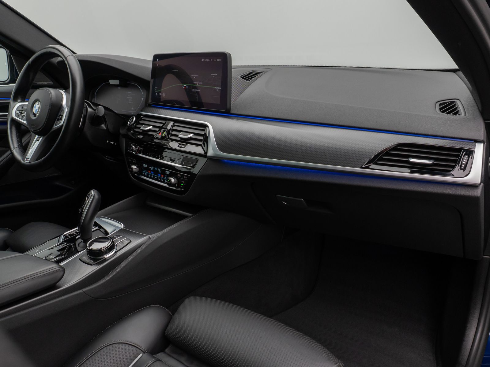 Fahrzeugabbildung BMW 540d xD M Sport Panoram Kamer HUD H/K TV Massage