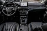 Ford Focus 1,5 EcoBoost Vignale Turnier Navi Pano RFK - Ford Focus Vignale mit Benzin-Antrieb