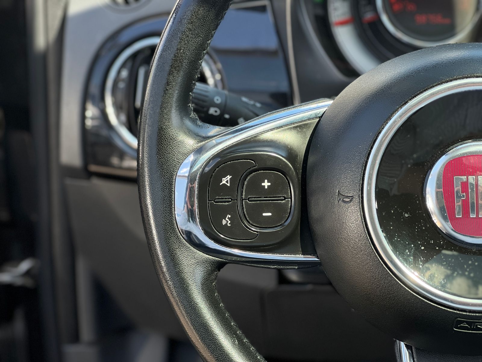 Fahrzeugabbildung Fiat 500 Lim. Lounge PANO KLIMA ALU TEMP