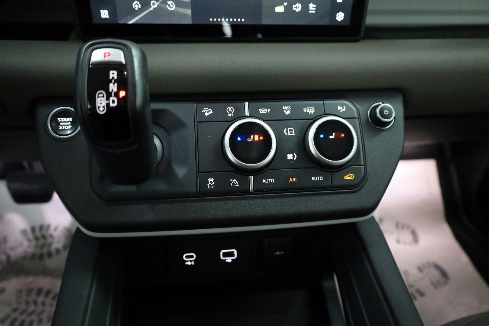 Fahrzeugabbildung Land Rover Defender 90 S,Leder,Navi,Standhzg,Winter-Pak,AHK