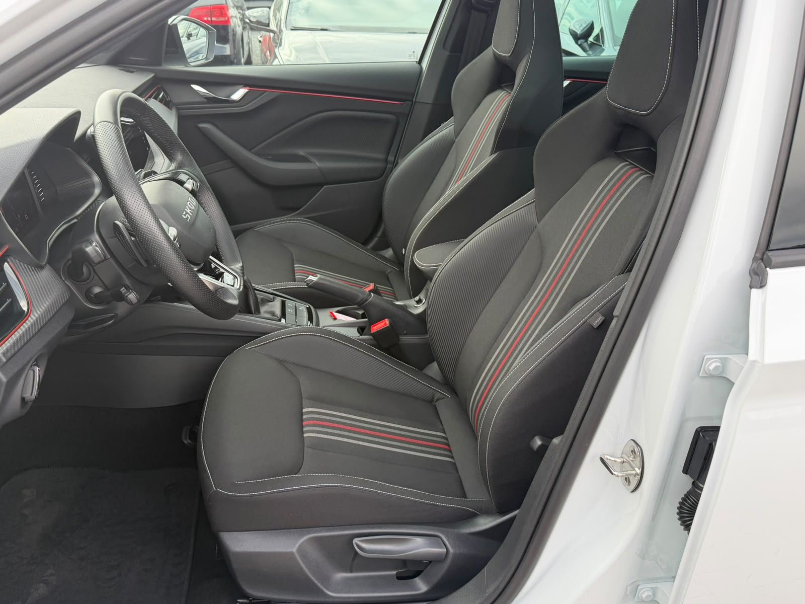 Fahrzeugabbildung SKODA Kamiq 1.5 TSI DSG Monte Carlo PANO*MATRIX*5J.GAR