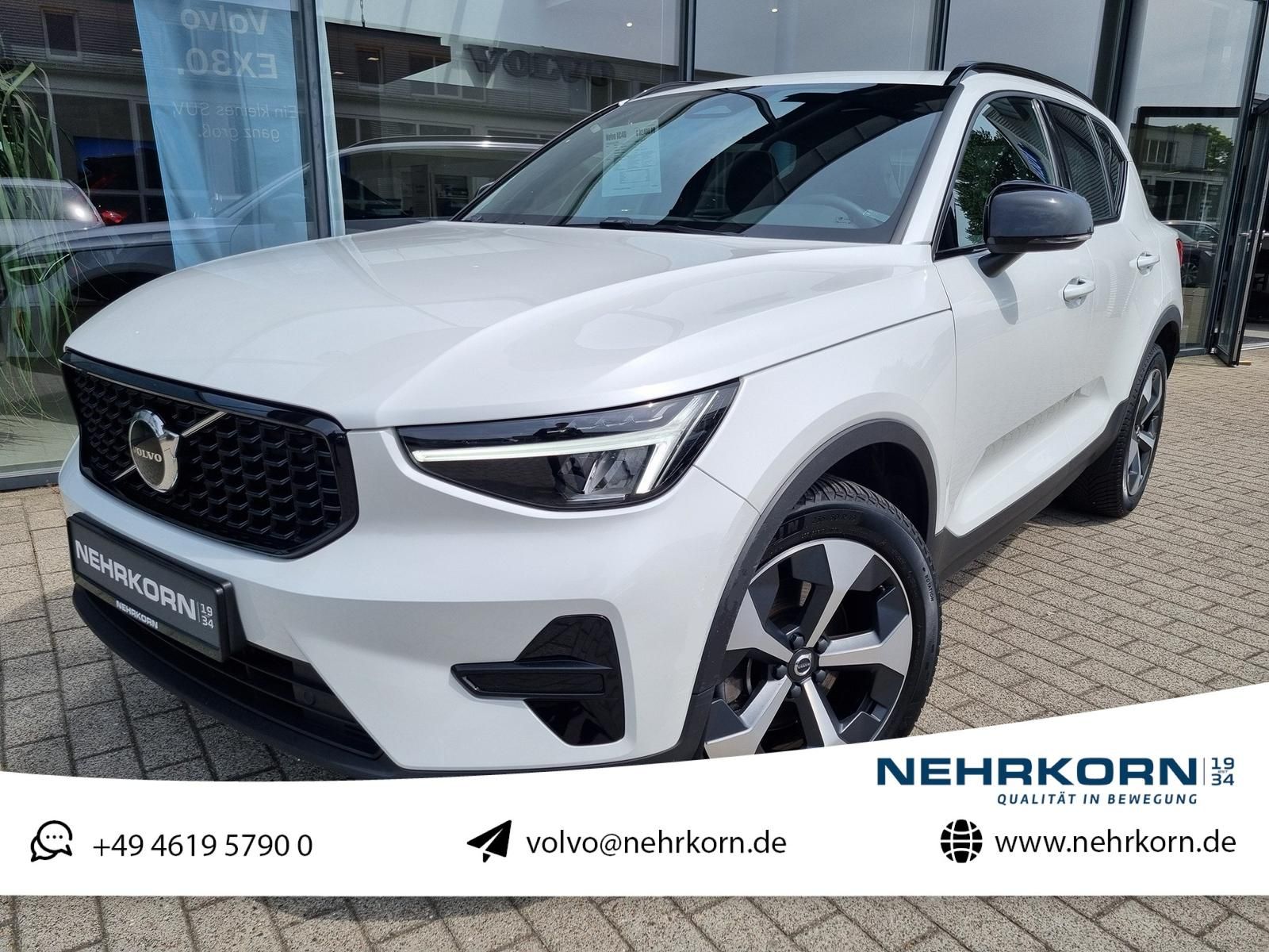 Fahrzeugabbildung Volvo XC40 B4 Benzin Plus Dark 'elektr. Glasdach'