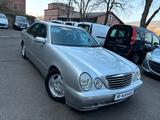 Mercedes-Benz E 240 Avantgarde *Xenon*el.GSD*Klimaaut.*SHZ* - gebrauchte Mercedes-Benz E 240 aus dem Jahr 2000