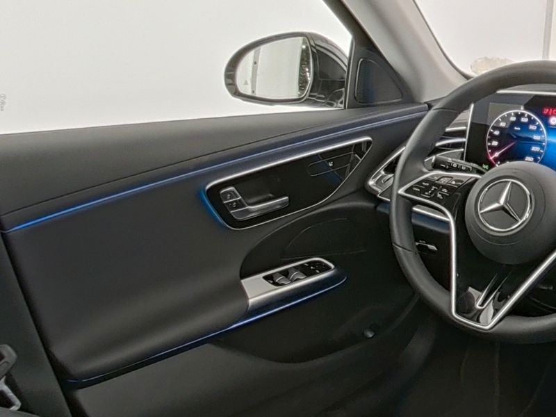 Fahrzeugabbildung Mercedes-Benz E 200 T AVANTGARDE+DISTR+MBUX+AHK+KEYL+LED+TOTW+