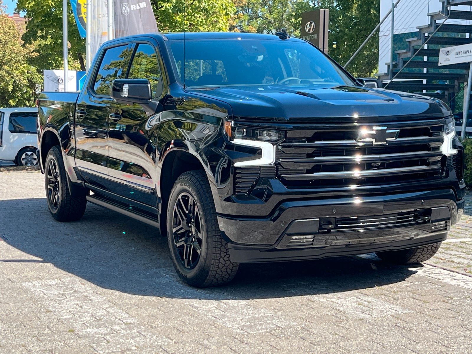 Fahrzeugabbildung Chevrolet Silverado 6.2 V8 High Country Midnight*LPG*360°